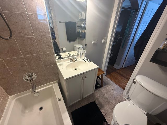 4856 W WARNER Avenue 2N, Chicago, IL 60641