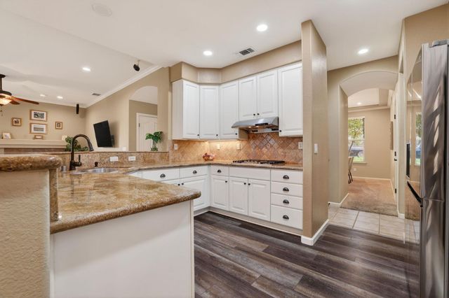 2836 Hillcrest Rd, Rocklin, CA 95765