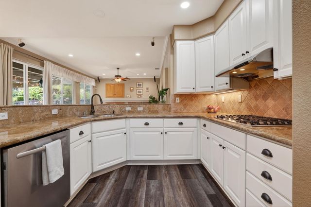 2836 Hillcrest Rd, Rocklin, CA 95765