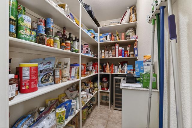 2836 Hillcrest Rd, Rocklin, CA 95765