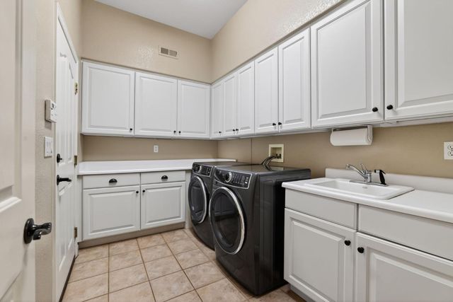 2836 Hillcrest Rd, Rocklin, CA 95765