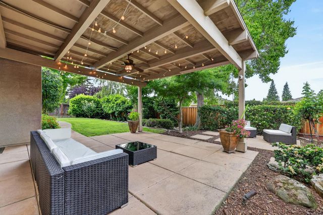 2836 Hillcrest Rd, Rocklin, CA 95765