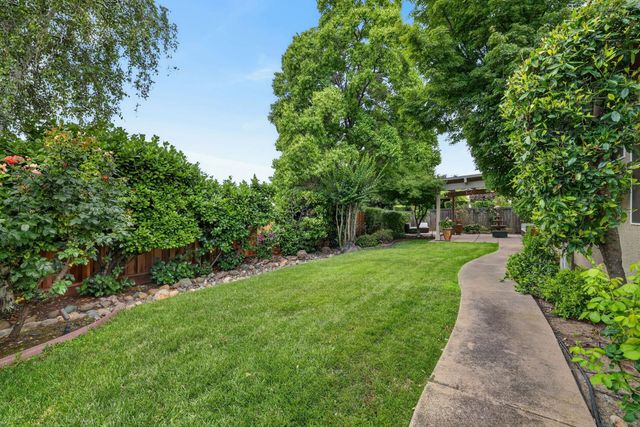 2836 Hillcrest Rd, Rocklin, CA 95765