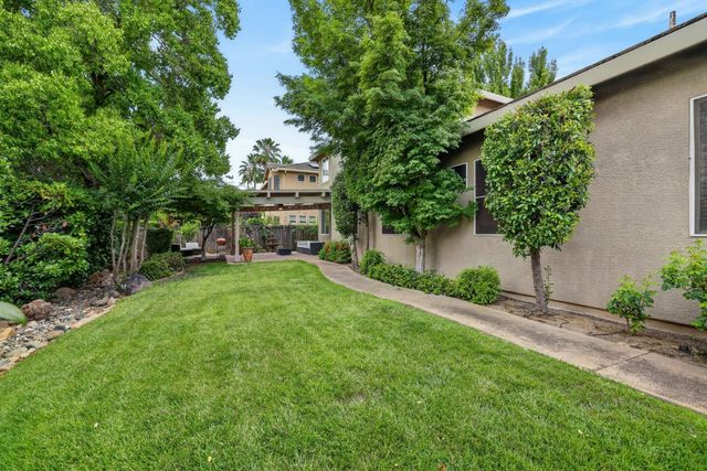 2836 Hillcrest Rd, Rocklin, CA 95765