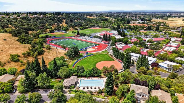 2836 Hillcrest Rd, Rocklin, CA 95765