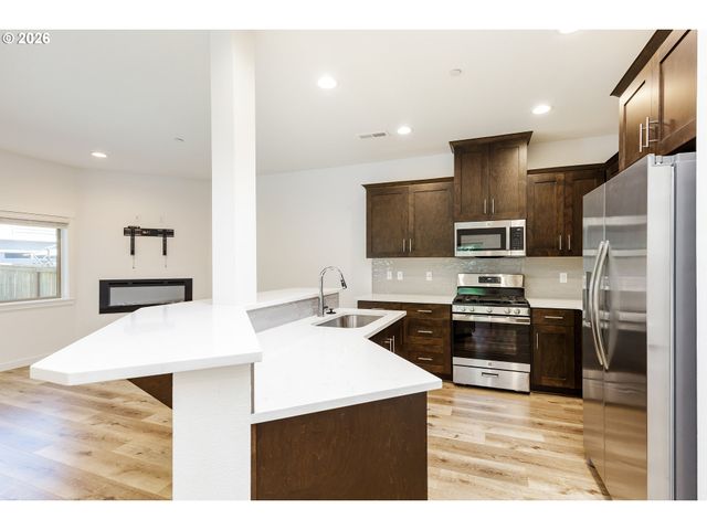 16737 Se REBSTOCK PARK Ln, Happy Valley, OR 97086