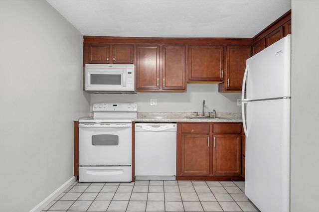 144 Thissell Avenue 6, Dracut, MA 01826