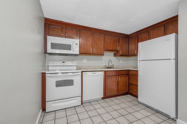 144 Thissell Avenue 6, Dracut, MA 01826