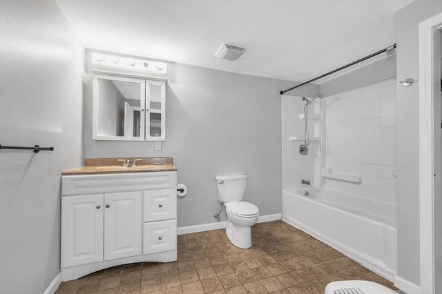 144 Thissell Avenue 6, Dracut, MA 01826