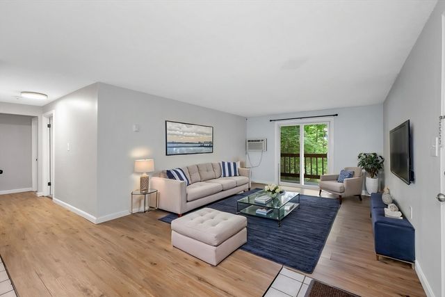 144 Thissell Avenue 6, Dracut, MA 01826
