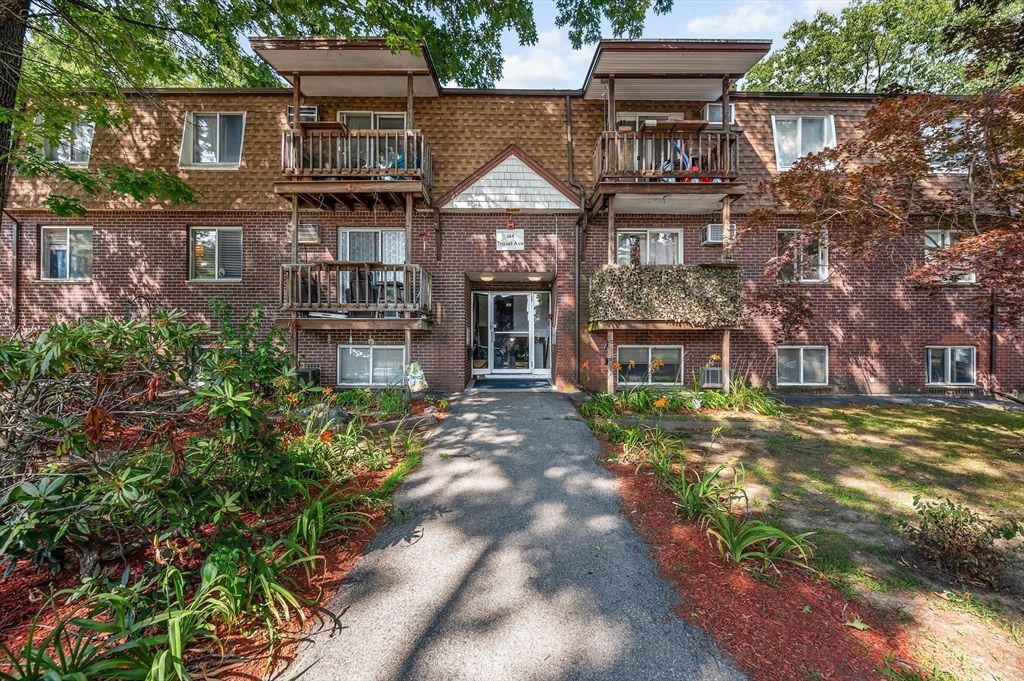 144 Thissell Avenue 6, Dracut, MA 01826