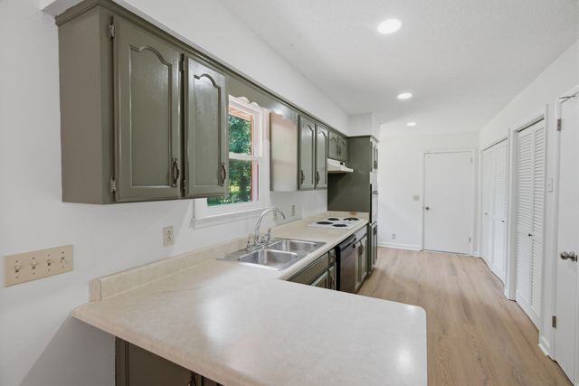 207 Fairmont Dr, Murfreesboro, TN 37129