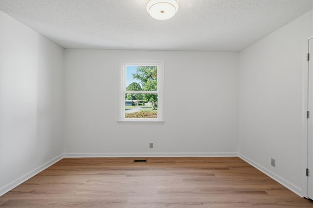 207 Fairmont Dr, Murfreesboro, TN 37129