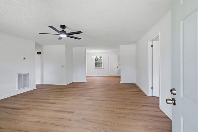 207 Fairmont Dr, Murfreesboro, TN 37129