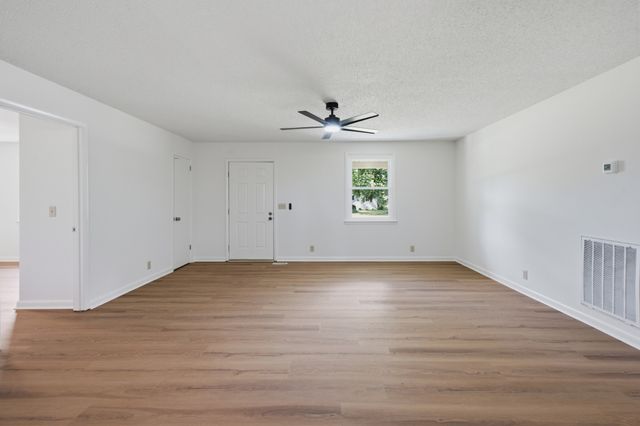 207 Fairmont Dr, Murfreesboro, TN 37129