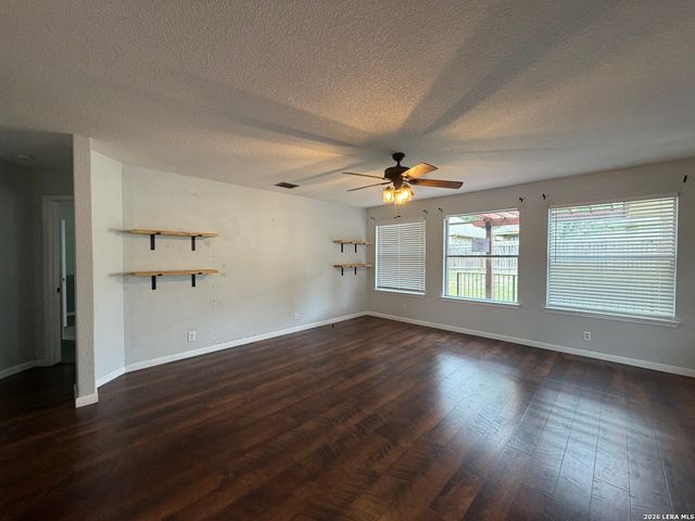 9747 JUSTICE LN, Converse, TX 78109