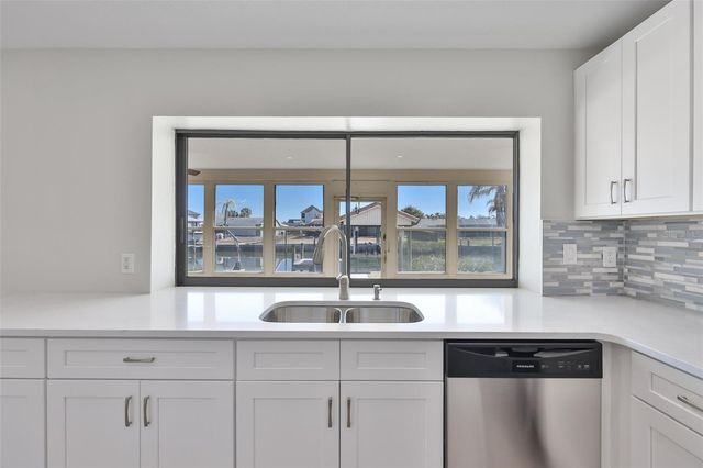 6523 KING PALM WAY, Apollo Beach, FL 33572