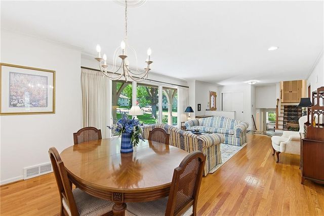 9717 Cherokee Lane, Leawood, KS 66206