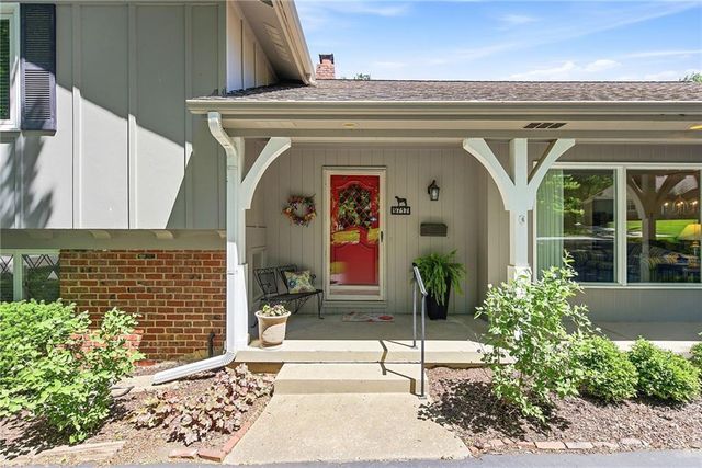 9717 Cherokee Lane, Leawood, KS 66206