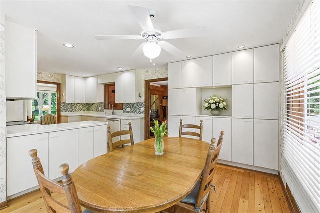 9717 Cherokee Lane, Leawood, KS 66206