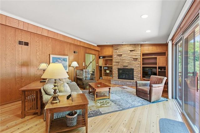 9717 Cherokee Lane, Leawood, KS 66206