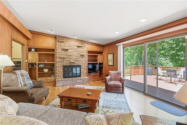 9717 Cherokee Lane, Leawood, KS 66206