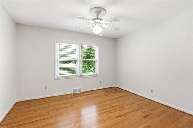 9717 Cherokee Lane, Leawood, KS 66206