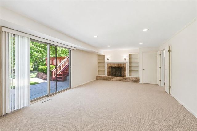 9717 Cherokee Lane, Leawood, KS 66206
