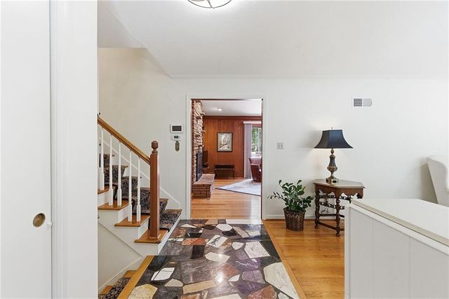 9717 Cherokee Lane, Leawood, KS 66206