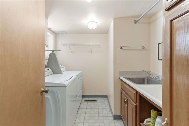 9717 Cherokee Lane, Leawood, KS 66206