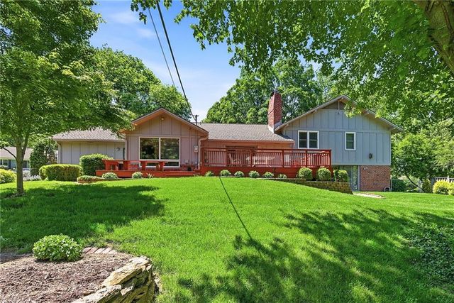 9717 Cherokee Lane, Leawood, KS 66206