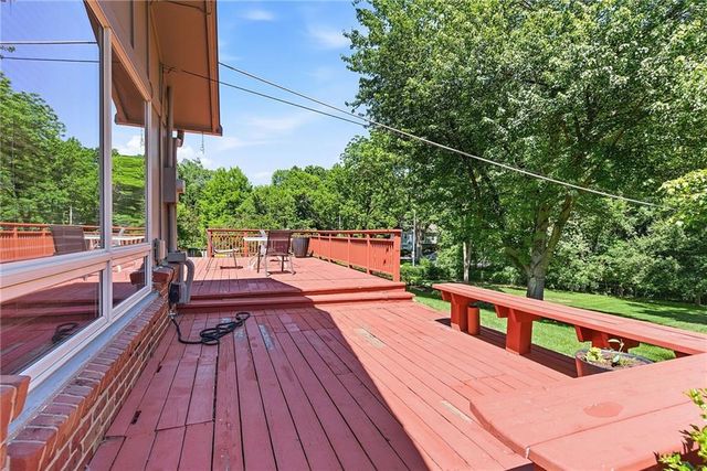 9717 Cherokee Lane, Leawood, KS 66206