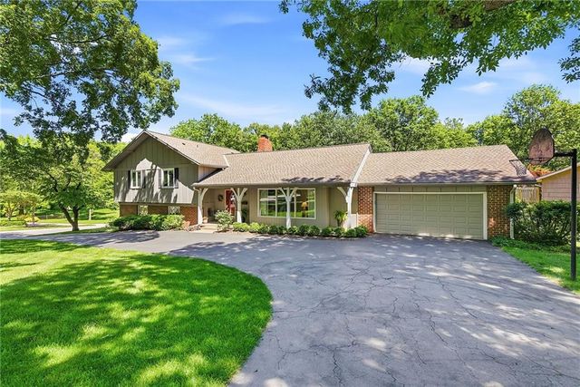 9717 Cherokee Lane, Leawood, KS 66206