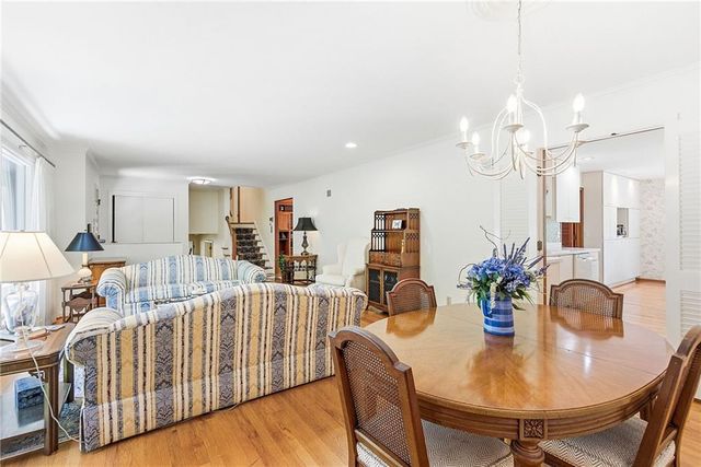 9717 Cherokee Lane, Leawood, KS 66206