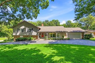 9717 Cherokee Lane, Leawood, KS 66206