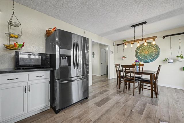 15210 Navaho Drive, Olathe, KS 66062