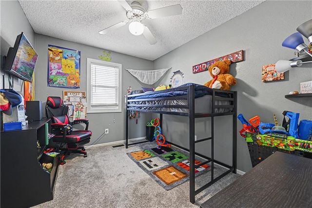 15210 Navaho Drive, Olathe, KS 66062