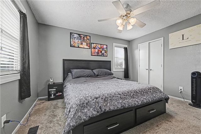 15210 Navaho Drive, Olathe, KS 66062