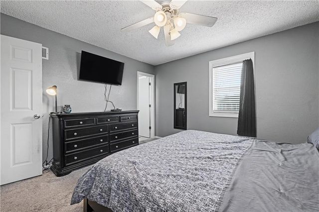 15210 Navaho Drive, Olathe, KS 66062