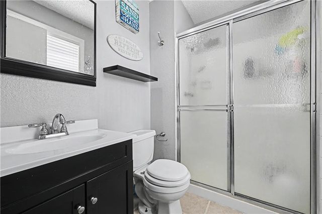 15210 Navaho Drive, Olathe, KS 66062