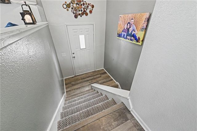 15210 Navaho Drive, Olathe, KS 66062