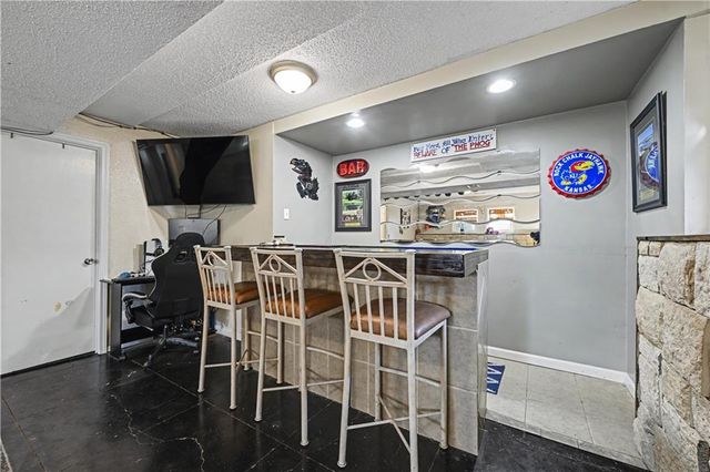 15210 Navaho Drive, Olathe, KS 66062