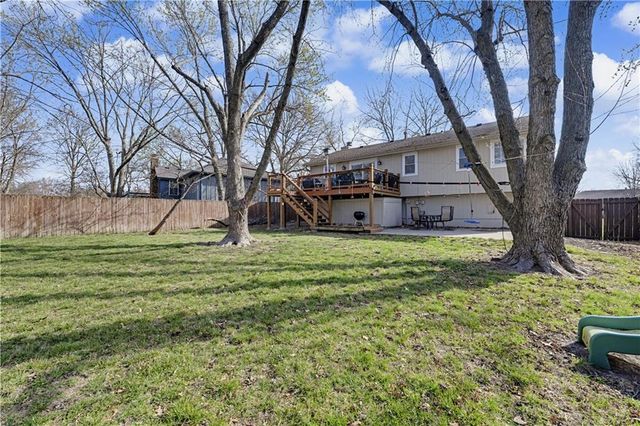 15210 Navaho Drive, Olathe, KS 66062