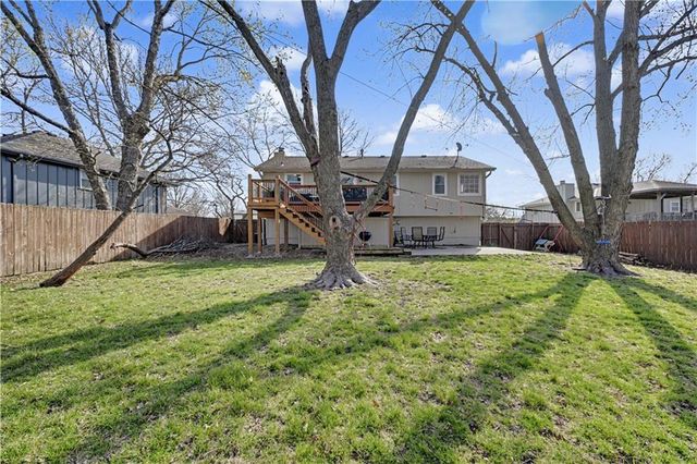 15210 Navaho Drive, Olathe, KS 66062