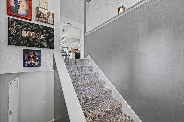 15210 Navaho Drive, Olathe, KS 66062