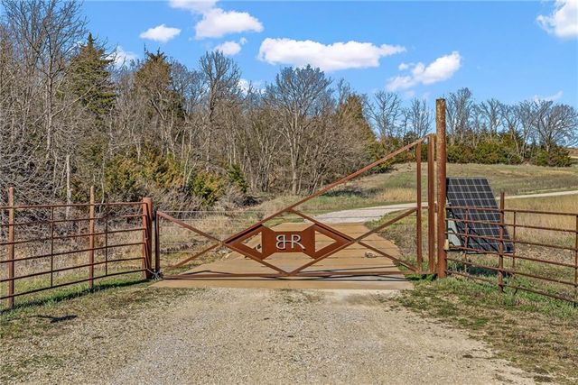 374 N 750 Road, Overbrook, KS 66524