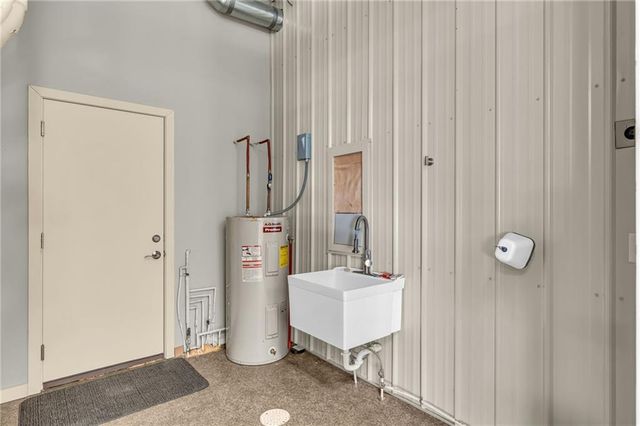 374 N 750 Road, Overbrook, KS 66524