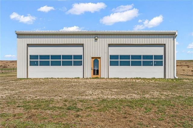 374 N 750 Road, Overbrook, KS 66524