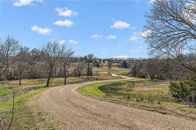 374 N 750 Road, Overbrook, KS 66524