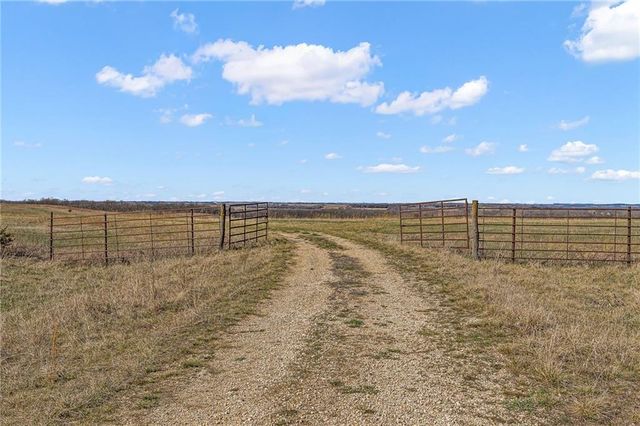374 N 750 Road, Overbrook, KS 66524